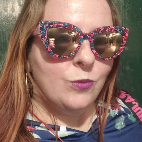 Meet your Posher, Tara Brigid - Picture 3 of 5